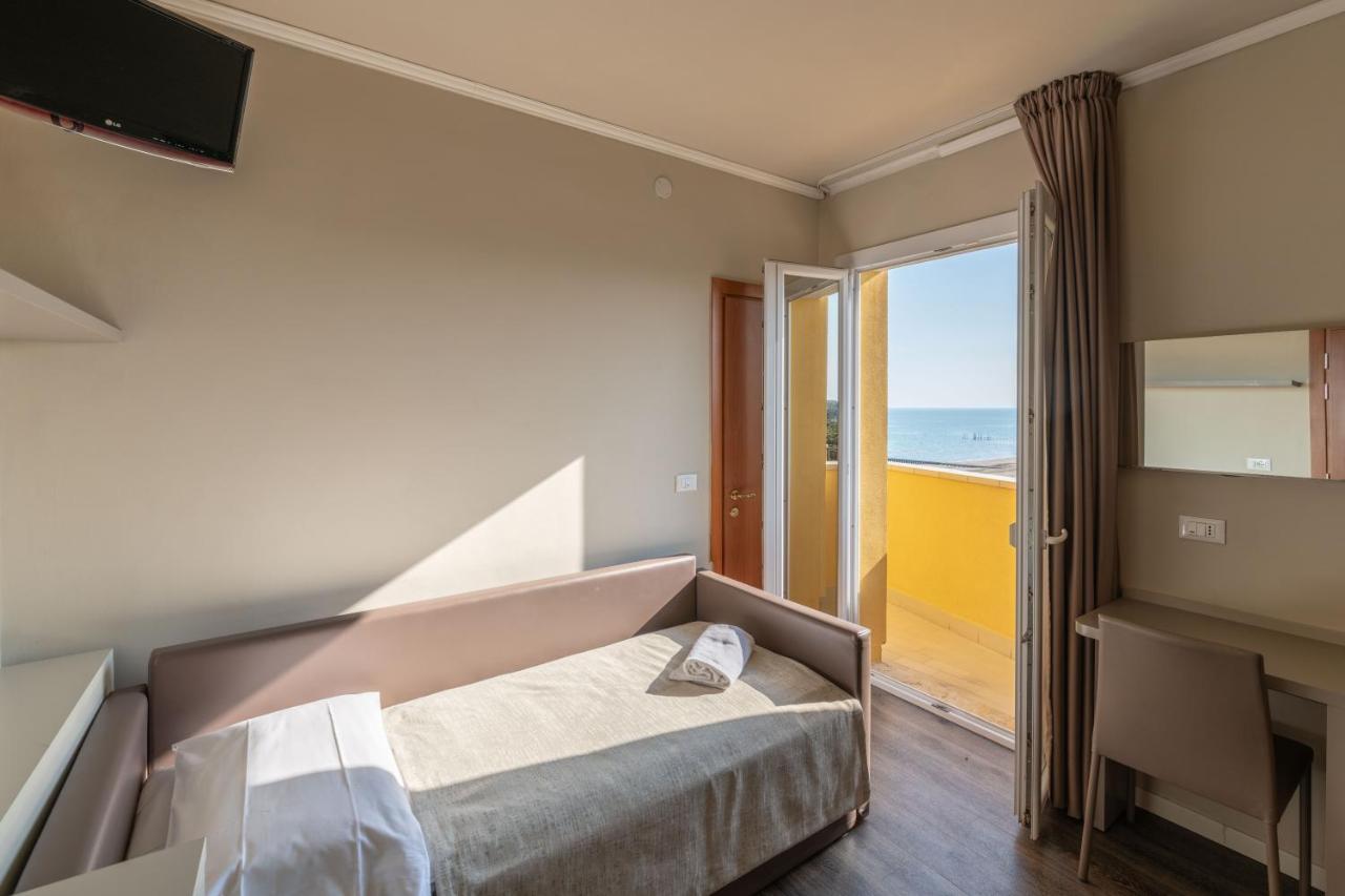 Hotel Mondial Lido di Jesolo Eksteriør billede